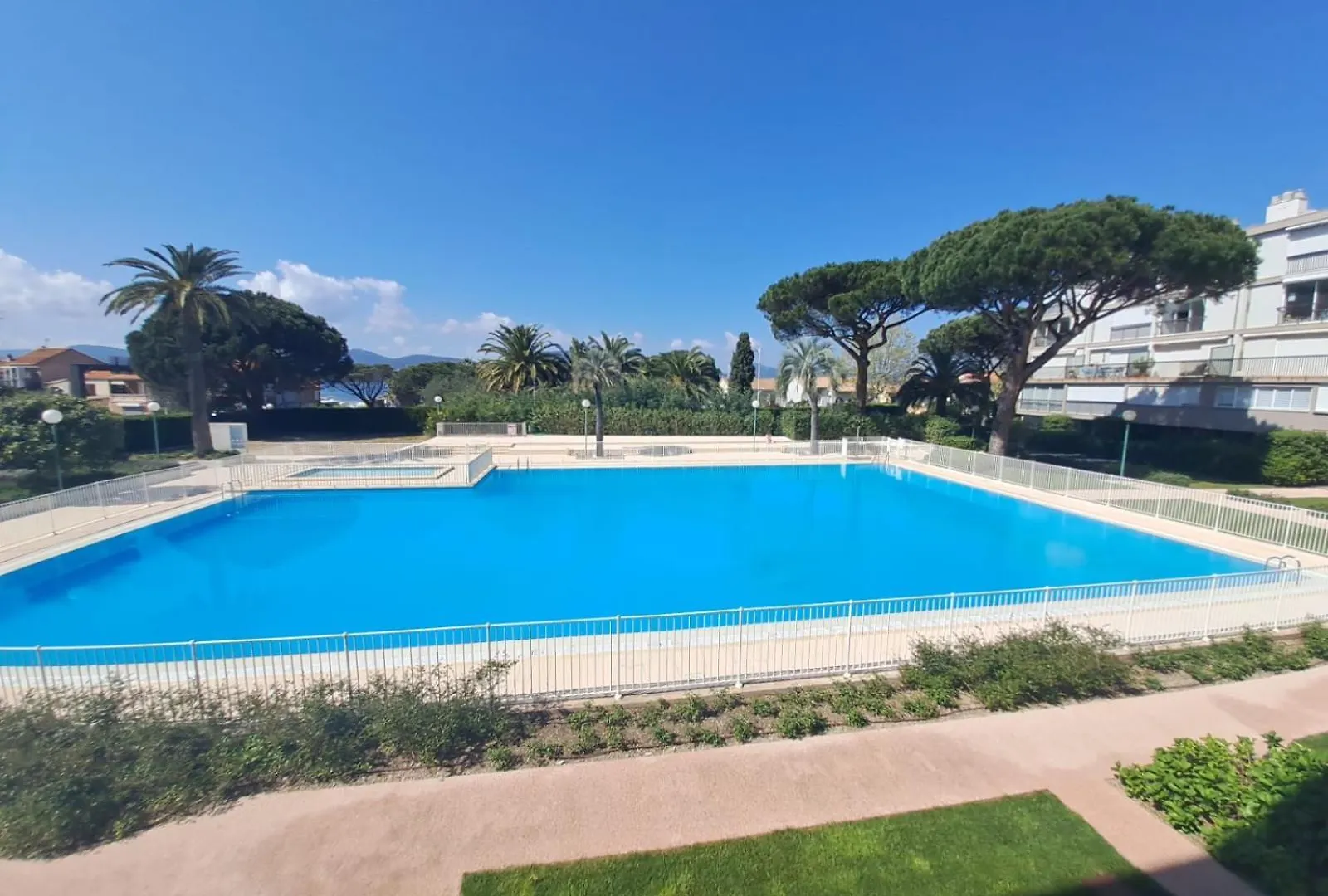 Tropcoq - Au Coeur De St-Tropez - Studio Cabine Pour 2 Personnes contacts